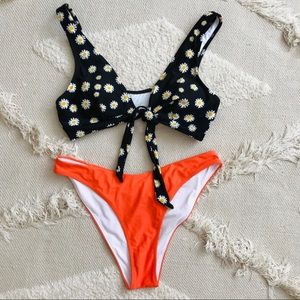 Cupshe Daisy Knotted V-Neck Bikini Set